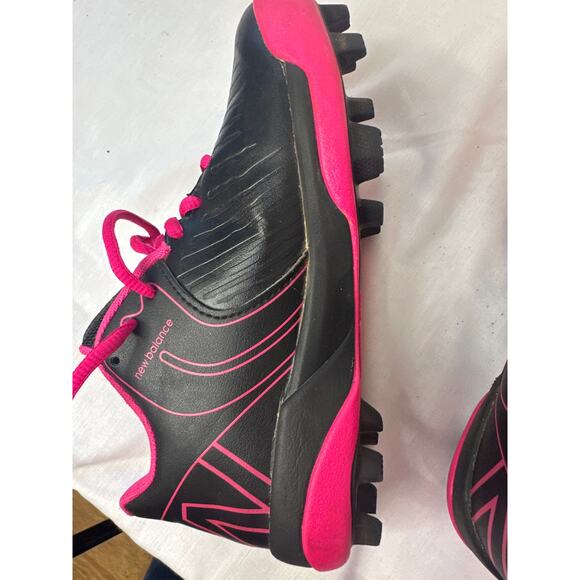 New balance kleets for girls size 2 M - Picture 5 of 5